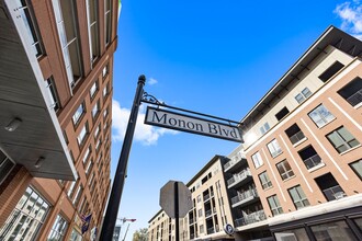 Providence at Old Meridian in Carmel, IN - Foto de edificio - Building Photo