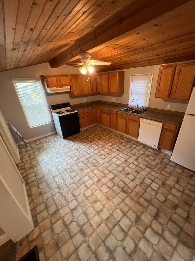 309 Clarke Dr in Dubuque, IA - Building Photo - Building Photo
