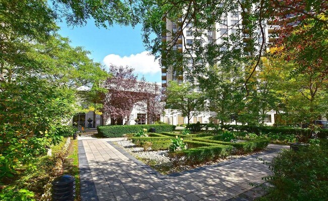 710 Humberwood Blvd in Toronto, ON - Building Photo - Building Photo