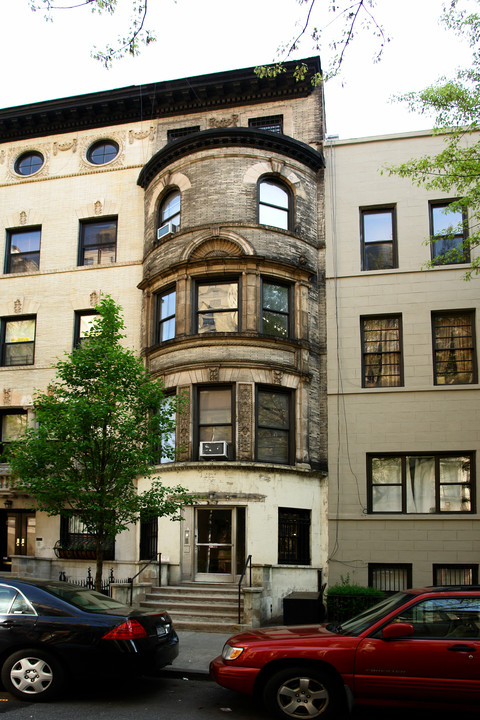 327 W 87th St in New York, NY - Building Photo