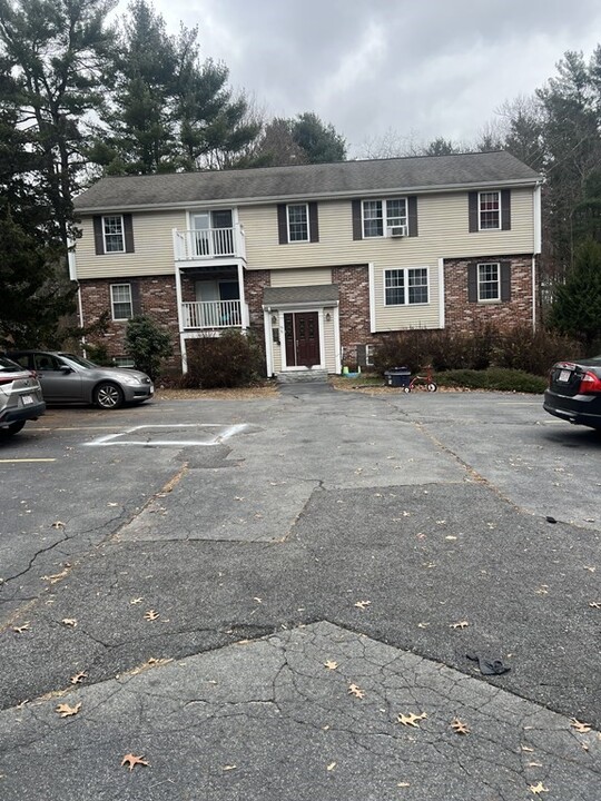 74 S Washington St-Unit -5 in Norton, MA - Foto de edificio