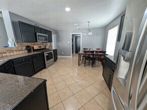 714 N Vista Dr in Houston, TX - Building Photo - Building Photo