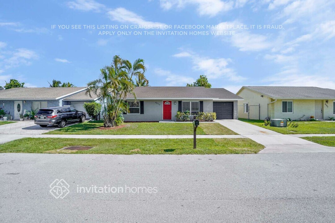 6070 Lambeth Cir in Greenacres, FL - Building Photo