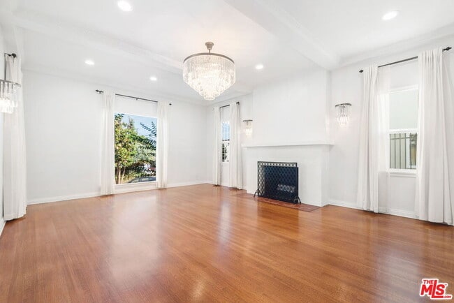 1121 S Orange Dr in Los Angeles, CA - Building Photo - Building Photo