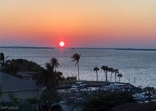 14819 Laguna Dr in Ft. Myers, FL - Foto de edificio - Building Photo