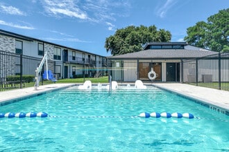 Sagewood Villas in Lufkin, TX - Foto de edificio - Building Photo