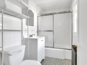 16 Kilby St, Unit 3 in Woburn, MA - Foto de edificio - Building Photo