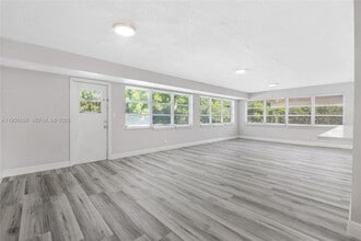 3303 NW 37th Ave in Lauderdale Lakes, FL - Building Photo - Building Photo