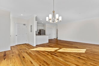 73 W Main St in Clinton, CT - Building Photo - Building Photo