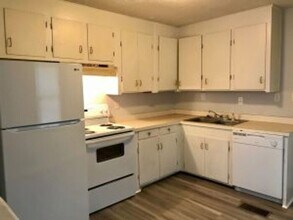 305 Anita Dr in Goose Creek, SC - Building Photo - Building Photo