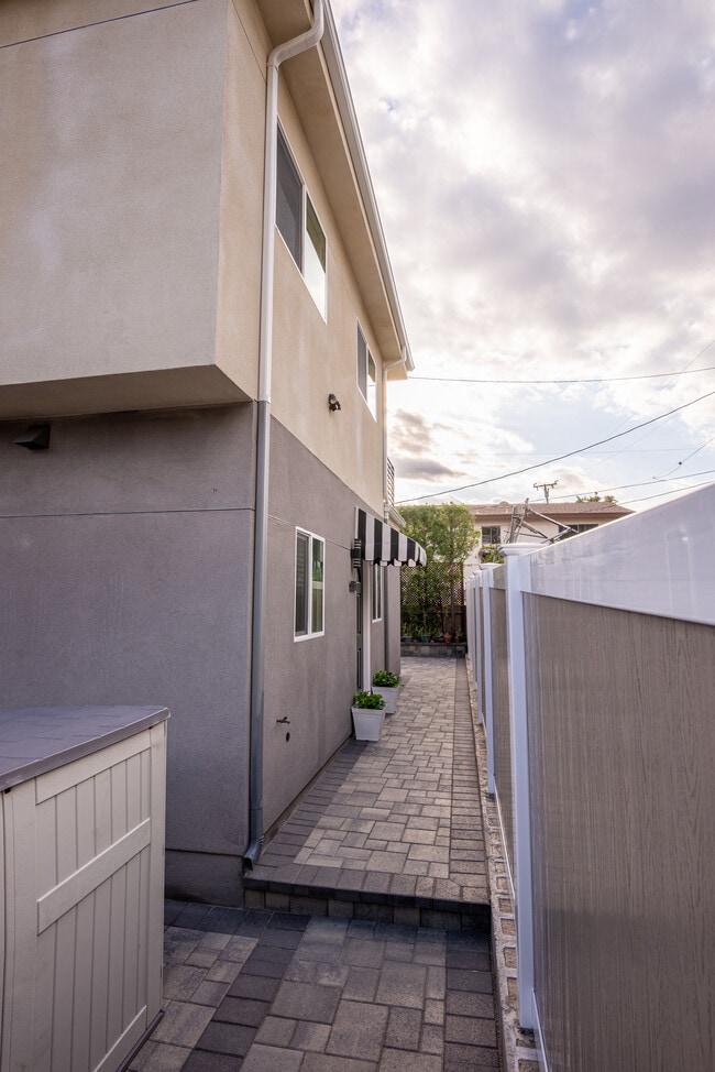 1637 N Allen Ave, Unit 1637 in Pasadena, CA - Foto de edificio - Building Photo