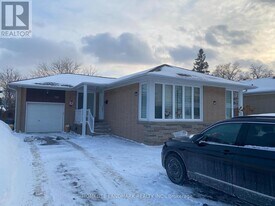 111 Clifton Ave in Toronto, ON - Building Photo