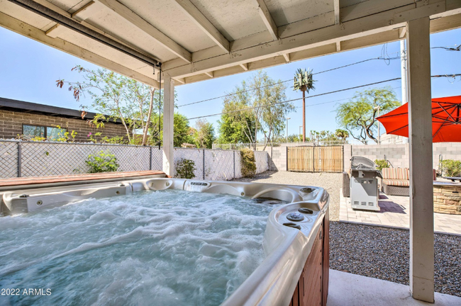 property at 820 W 9th St