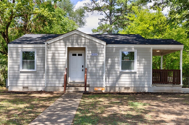 property at 914 Linwood Dr NW