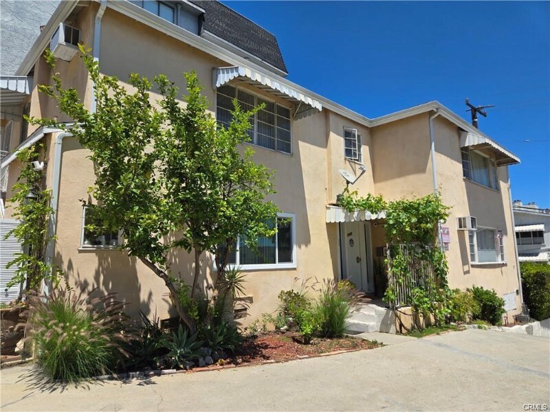 1129 N Clark St in West Hollywood, CA - Building Photo