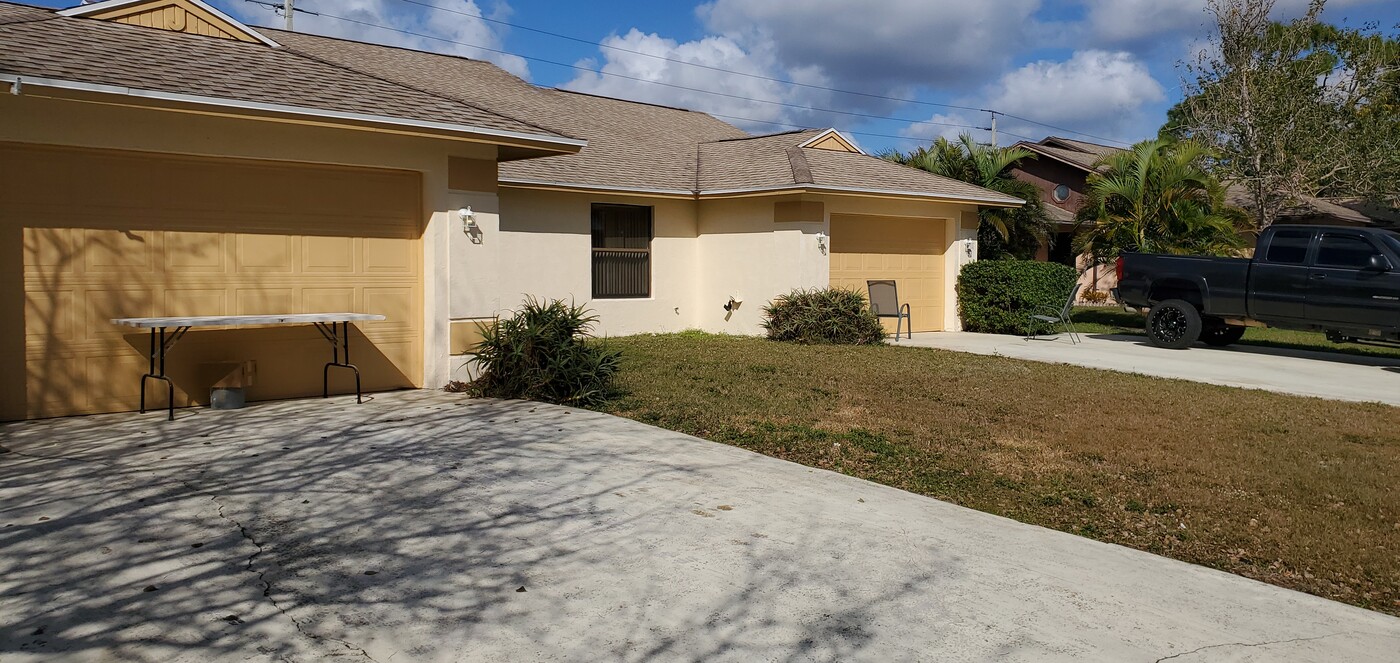 41 SE Ontario Way in Stuart, FL - Foto de edificio