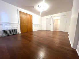 911 Greene Ave in Brooklyn, NY - Building Photo