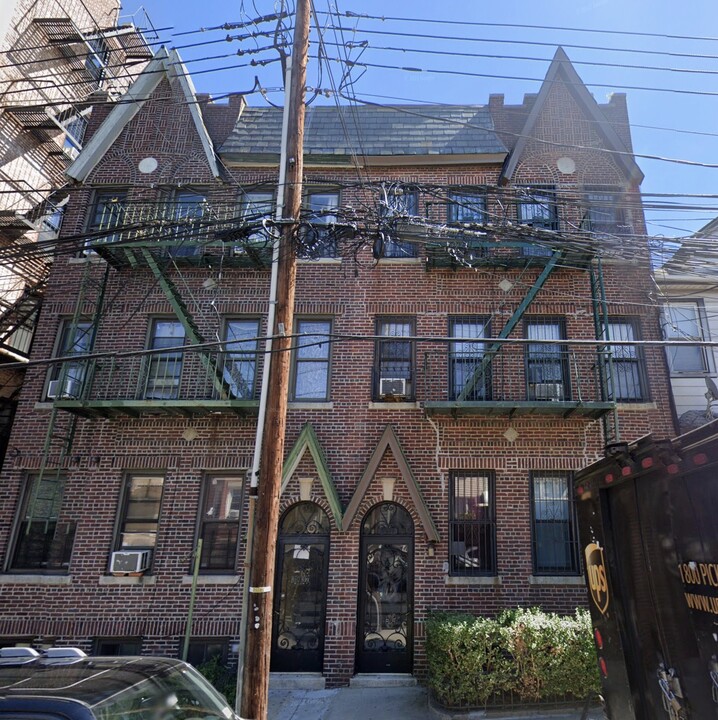 3937 65th Pl in Woodside, NY - Building Photo