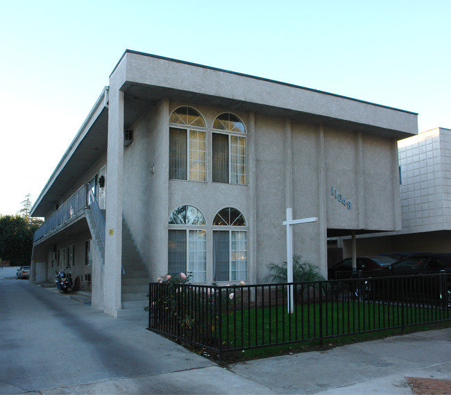 11048 Camarillo St in North Hollywood, CA - Foto de edificio - Building Photo