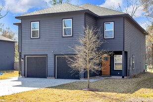 110 Turner St in Conroe, TX - Building Photo