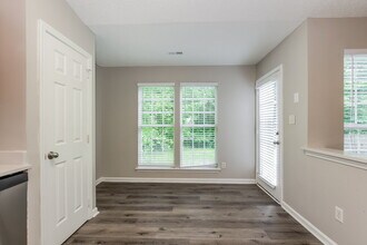 5410 Starflower Dr in Charlotte, NC - Foto de edificio - Building Photo