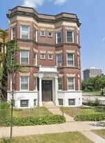 1450 E Marquette Rd in Chicago, IL - Building Photo