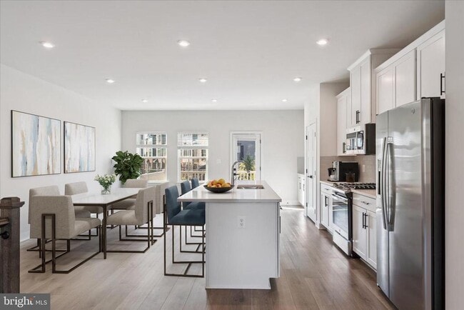 14032 Sunrise Valley Dr in Herndon, VA - Building Photo - Building Photo