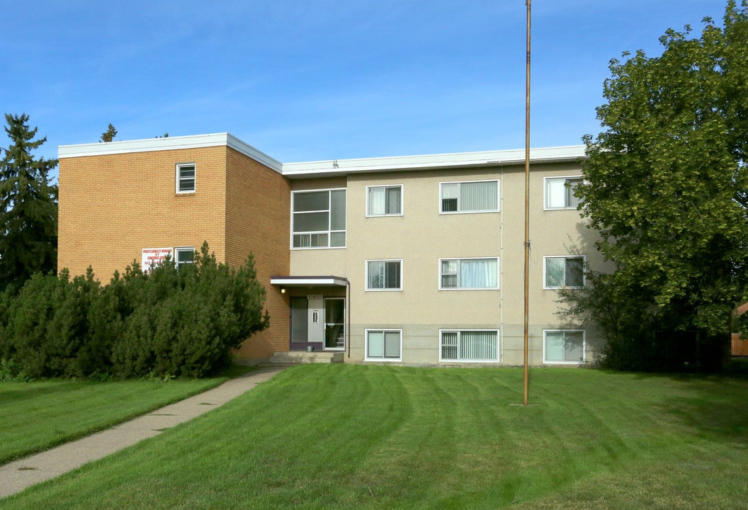 Lilac Manor in Edmonton, AB - Building Photo