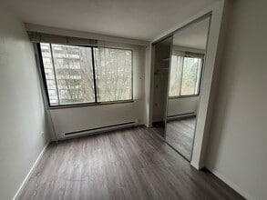 1219 Harwood St in Vancouver, BC - Building Photo - Building Photo