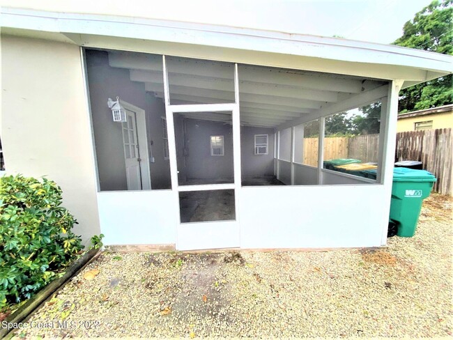 301 W University Blvd in Melbourne, FL - Building Photo - Building Photo