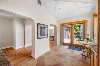 205 25th Ave NE in St. Petersburg, FL - Building Photo - Building Photo