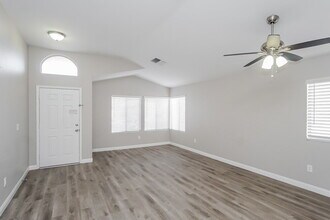 4400 Sandhorse Ct in Las Vegas, NV - Building Photo - Building Photo