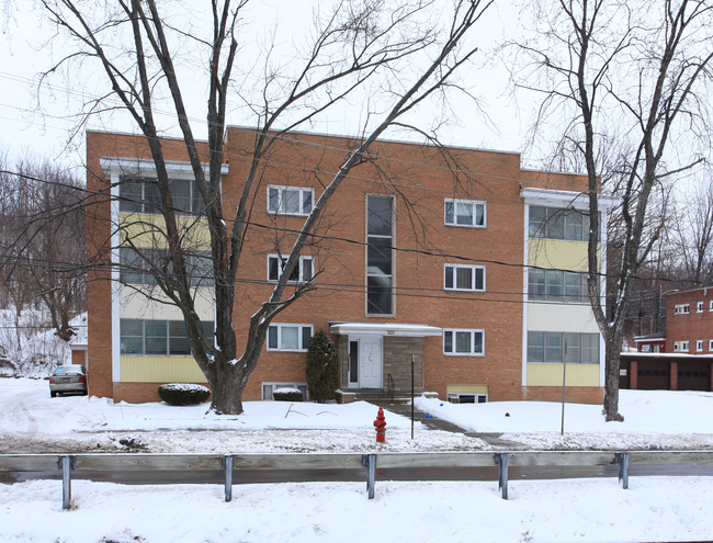 Meadowbrook Apartments in Syracuse, NY - Foto de edificio - Building Photo