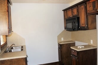 1004 E Main St in Brenham, TX - Building Photo - Building Photo