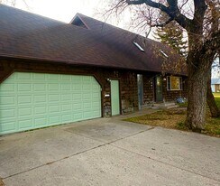 1541 6th St SW in Minot, ND - Building Photo