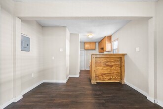 2214 W Laurel St in San Antonio, TX - Building Photo - Building Photo