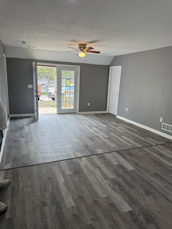 2021 Sunset Dr in Oak Grove, MO - Building Photo - Building Photo