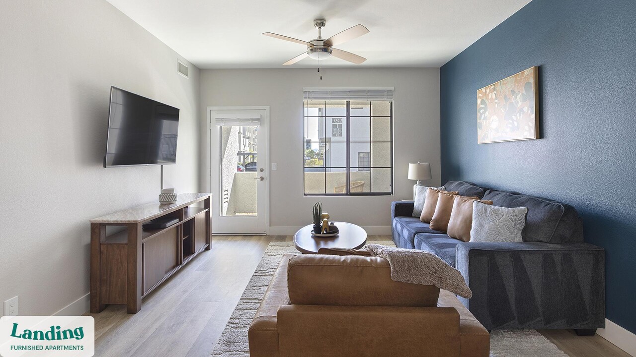 9242 W Russell Rd in Las Vegas, NV - Building Photo