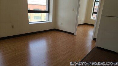 81 Essex St, Unit 86 in Boston, MA - Foto de edificio - Building Photo