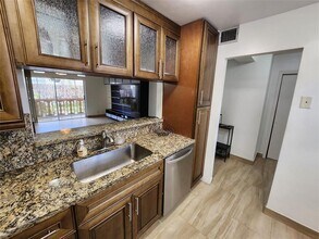 219 NE 14th Ave in Hallandale Beach, FL - Building Photo - Building Photo