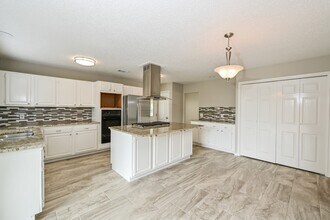 2017 Spinnaker Dr in League City, TX - Building Photo - Building Photo