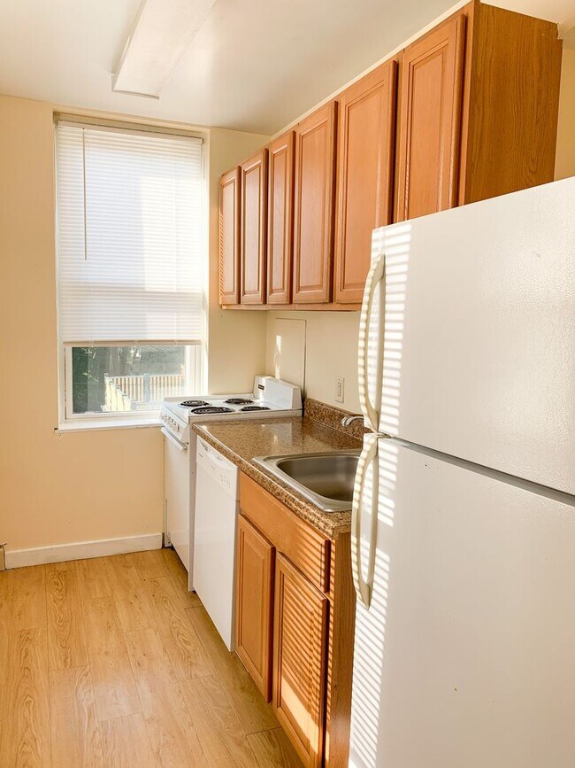 property at 1401 W Sycamore St