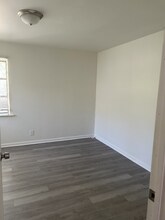 8045 Busiek Ave in Berkeley, MO - Building Photo - Building Photo