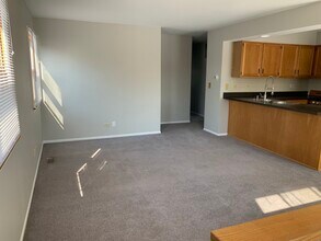 332 Inverrary Ln in Deerfield, IL - Building Photo - Building Photo