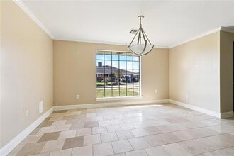 8305 Fairfax Dr in Chalmette, LA - Foto de edificio - Building Photo
