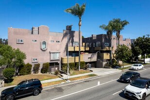 5010 Cahuenga Blvd in Toluca Lake, CA - Building Photo