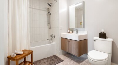 215 Grove St, Unit 806 in Jersey City, NJ - Foto de edificio - Building Photo