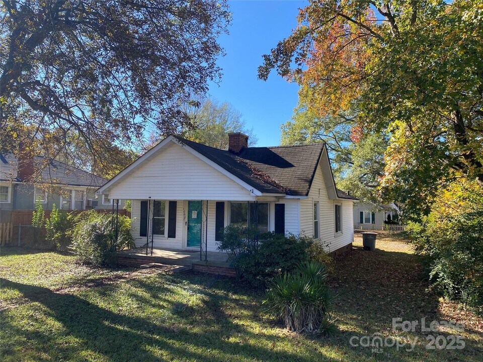 1000 Buick Ave in Kannapolis, NC - Building Photo