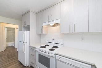 Mission Apartments in Calgary, AB - Building Photo - Building Photo