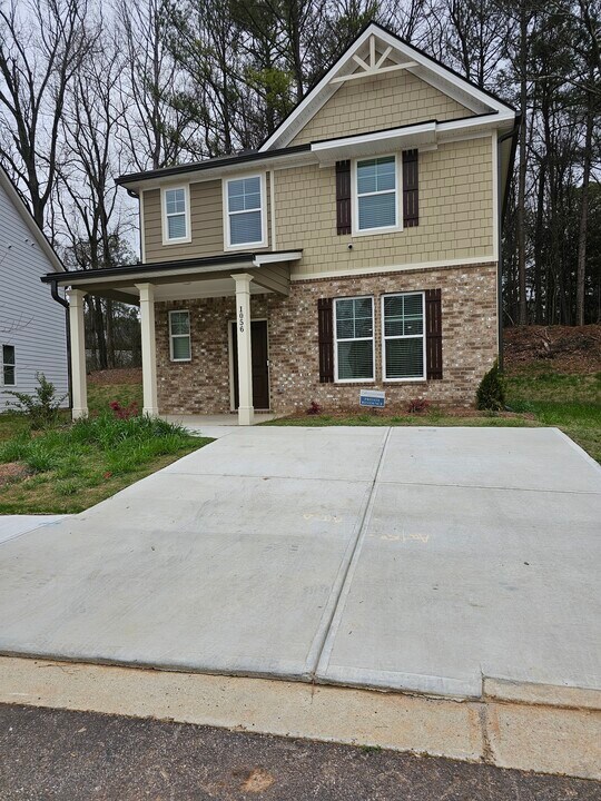1056 Thomasville Estate Way in Atlanta, GA - Building Photo
